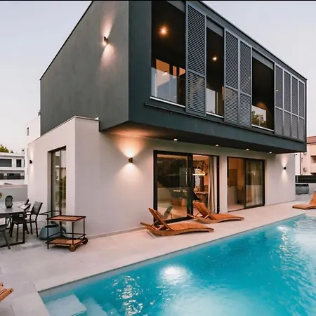 Chic Villa *